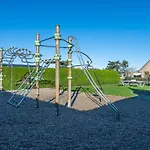 Family Bungalow De Strandjutter 8 People בית נופש