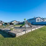 Family Bungalow De Strandjutter 8 People בית נופש *